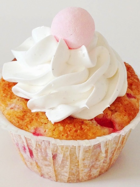 Jordbær cupcakes med luftig frosting