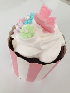 chokolade cupcakes med smeltet chokolade