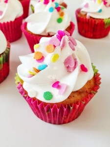 Hindbær cupcakes med vanilje frosting uden smør