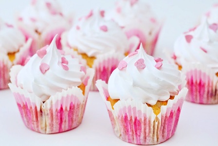 Hindbær cupcakes med flødebolleskum