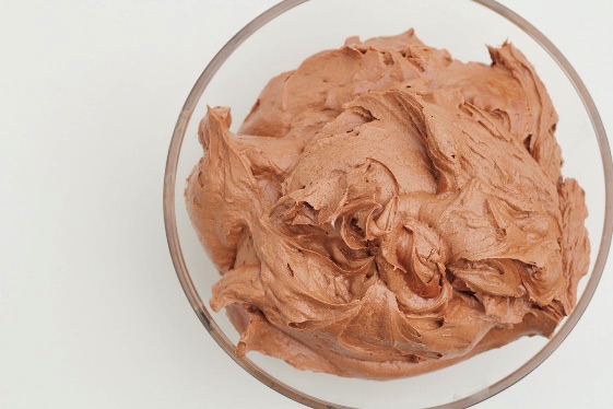 Chocolate frosting with cream cheese