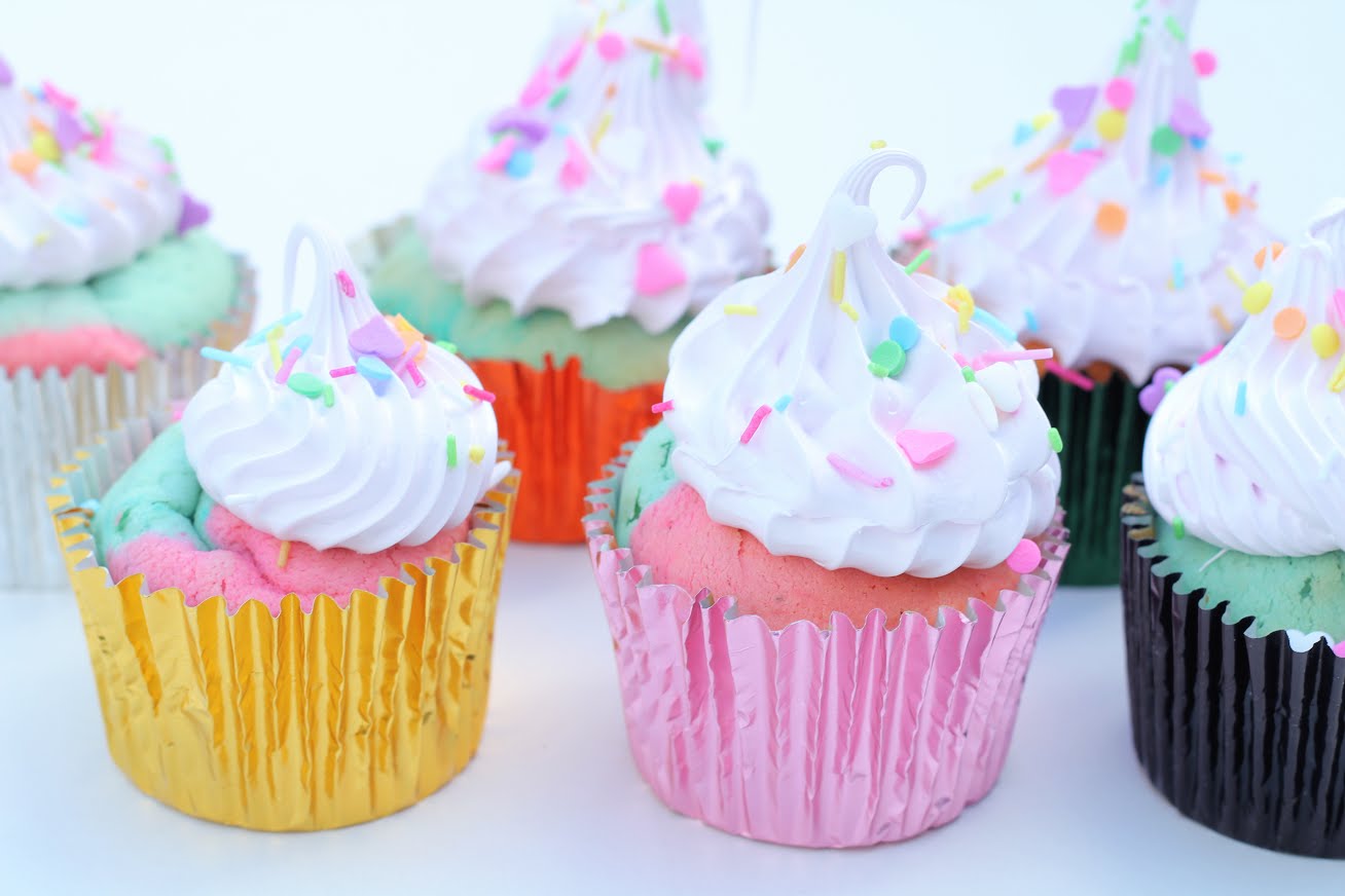 Cupcakes i regnbue farver