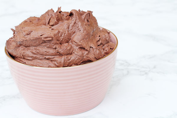 Chocolate frosting with chocolate chips