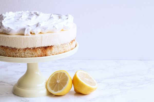 Kage med citronmousse og marengs